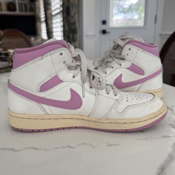 Nike Air Jordan 1 Mid Orchid / Sail. Muslin - Picture 2 of 9